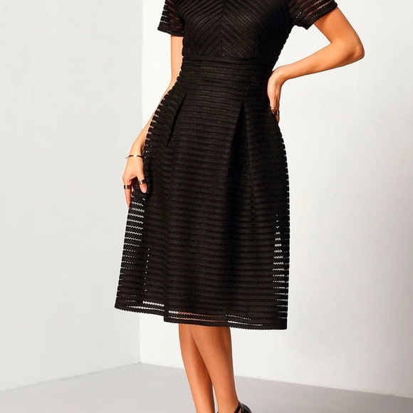 Boohoo Black Textured Midi Dress - Picture 5 of 5